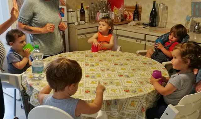 Una casa al posto dell'asilo:  la "madre di giorno". I bimbi cos sono pi protetti